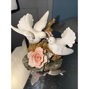 Vintage Capodimonte Figurine 2 Doves With Roses In Porcelain 7h X 8 w